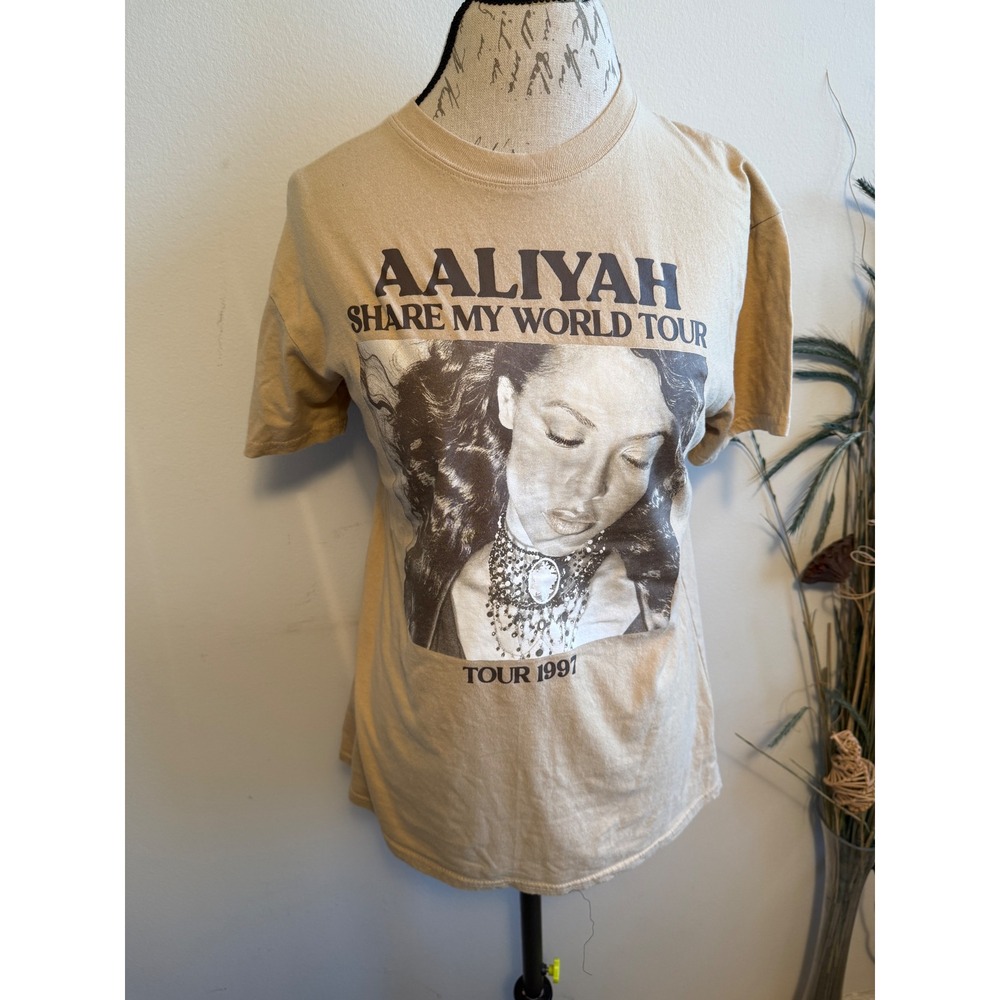 Aaliyah Share My World Tour 1997 Graphic Tee Tan Womens Medium
